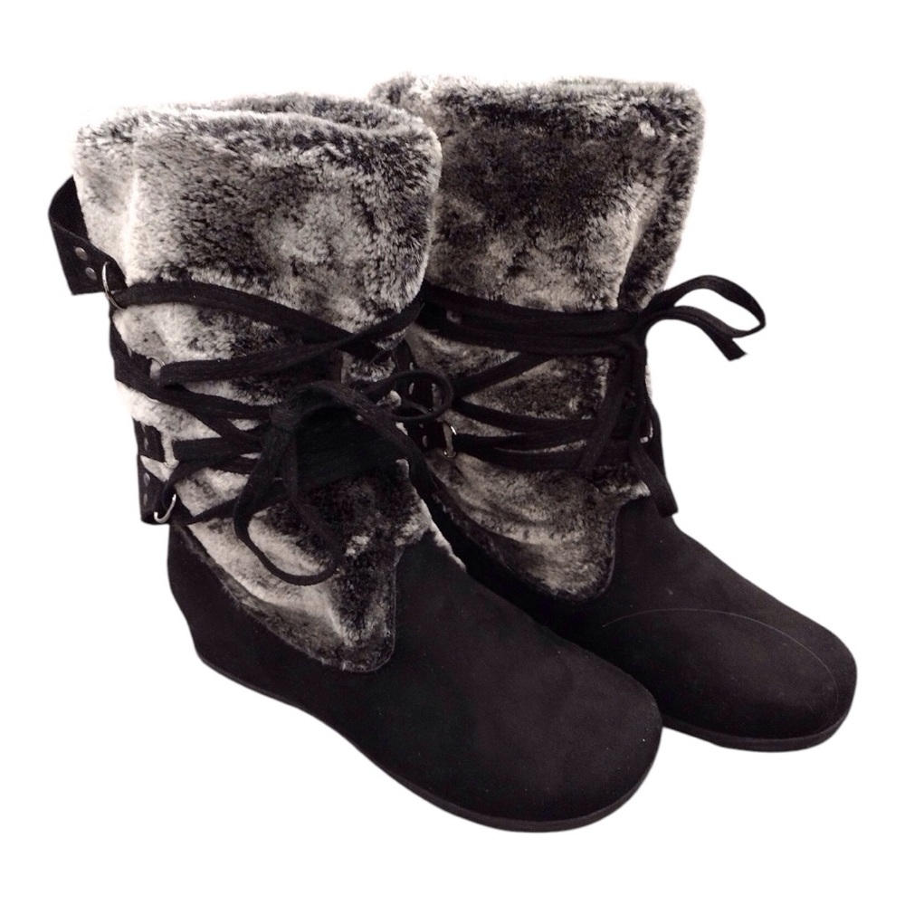 WANTED Fuzzy Snowbird Boots Women’s 7M - Warm Moccasin Style laces Black Gray
